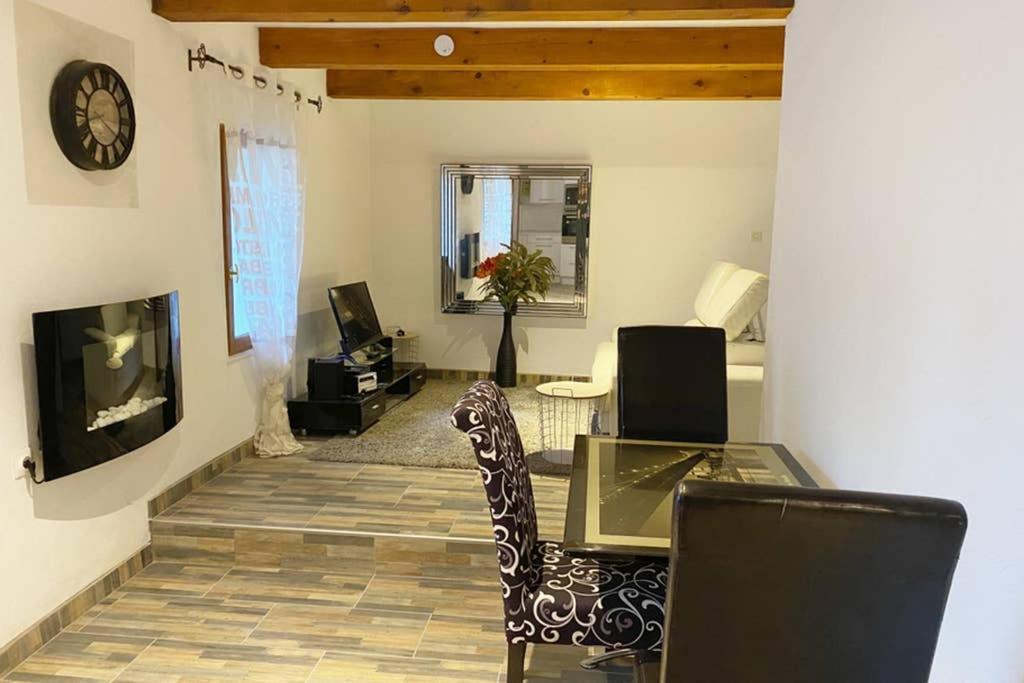 Calme Dans Maison De Village 60M2 Super Confort 디뉴레뱅 외부 사진